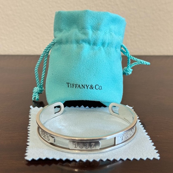 Used - Picture 1 of 2